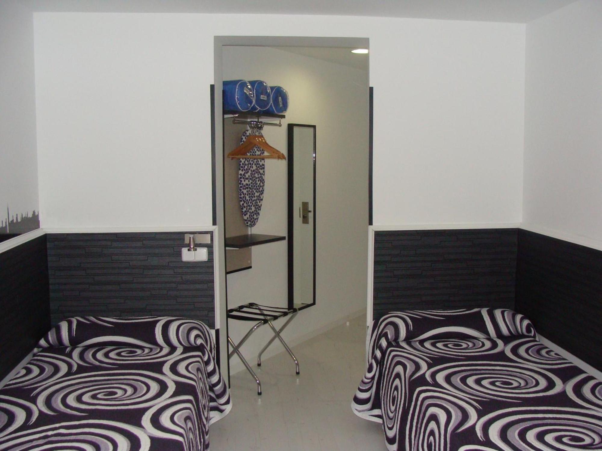 Hostal Jq Madrid 1 Exterior foto